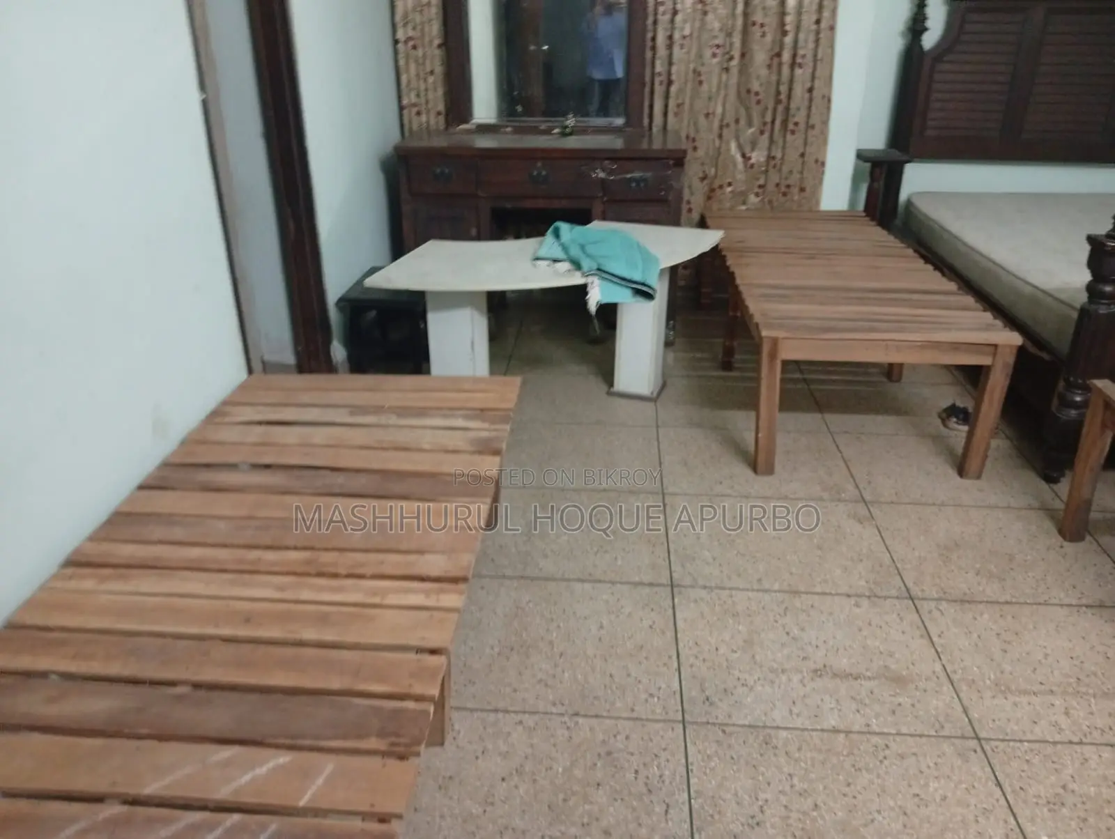 সিট ভাড়া হবে শুধুমাত্র পুরুষ ব্যাচেলরদের জন্য