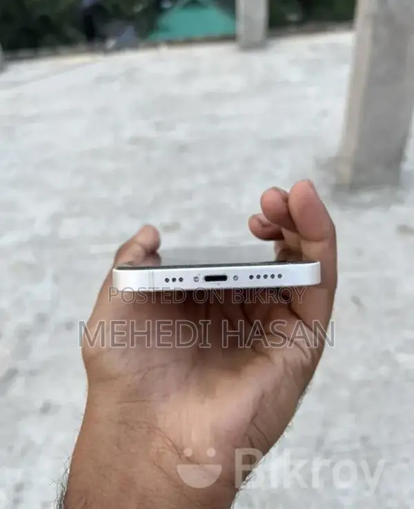 Apple iPhone 12 (Used)