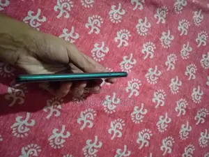 Realme 7i 8/128 (Used)