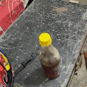 সুন্দর বনের খাটি মধু বিক্রি করা হবে কারো প্রয়োজন হলে নিতে পারেন এক।