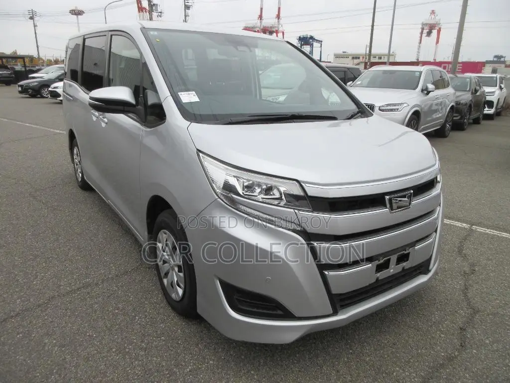 Toyota Noah X 2021