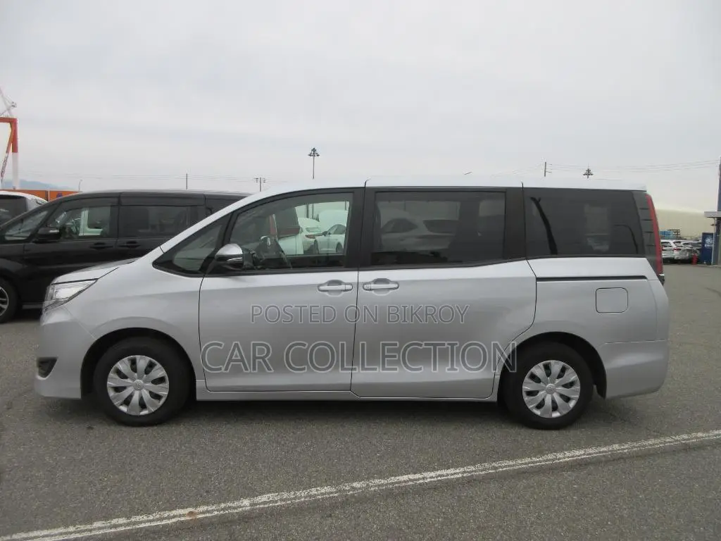 Toyota Noah X 2021