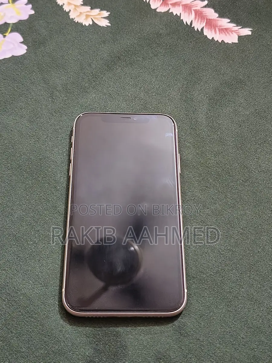 Apple iPhone 11 . (Used)