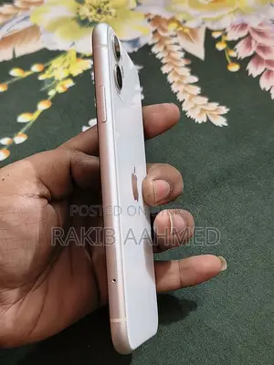 Apple iPhone 11 . (Used)