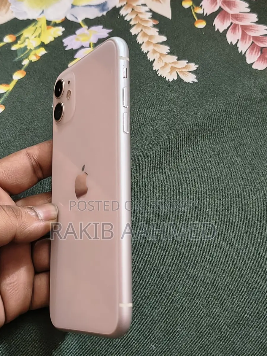Apple iPhone 11 . (Used)