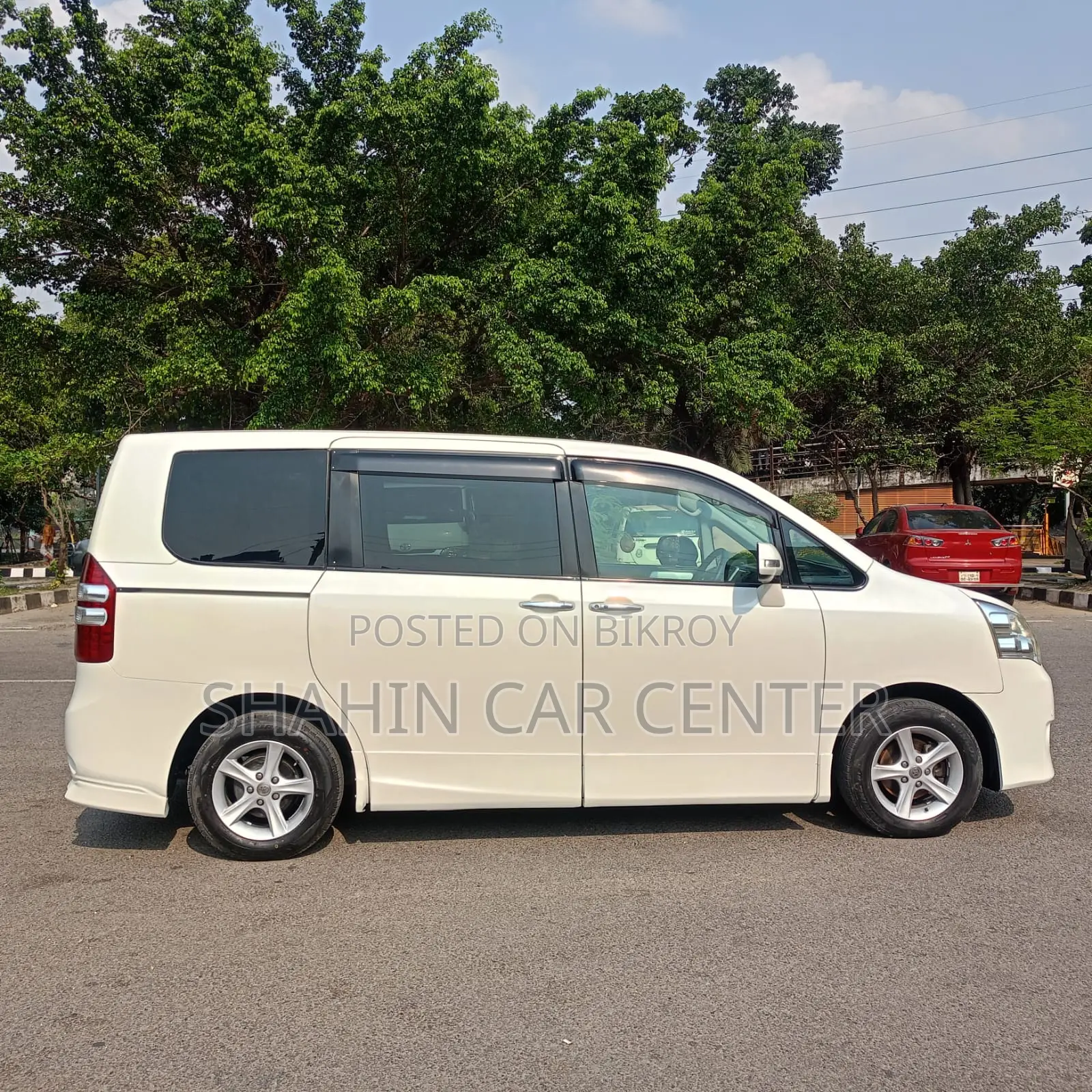 Toyota Noah Push Start 2011