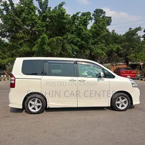 Toyota Noah Push Start 2011