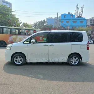 Toyota Noah Push Start 2011