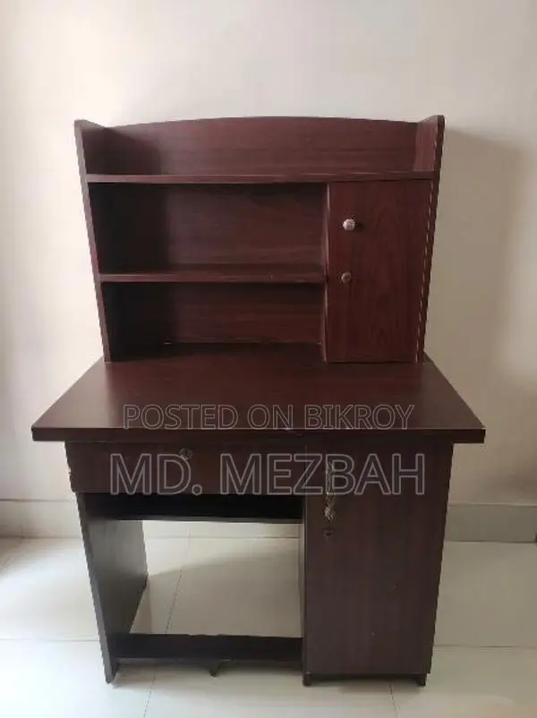 রিডিং টেবিল