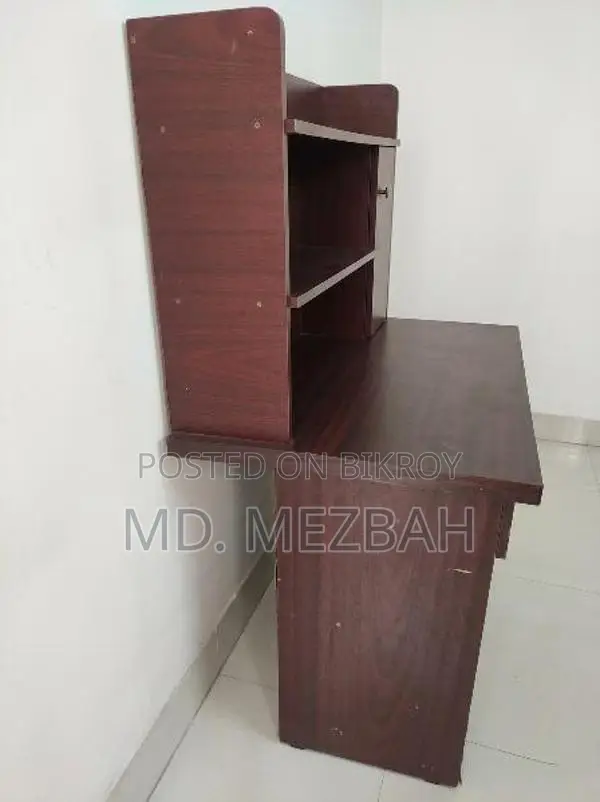 রিডিং টেবিল