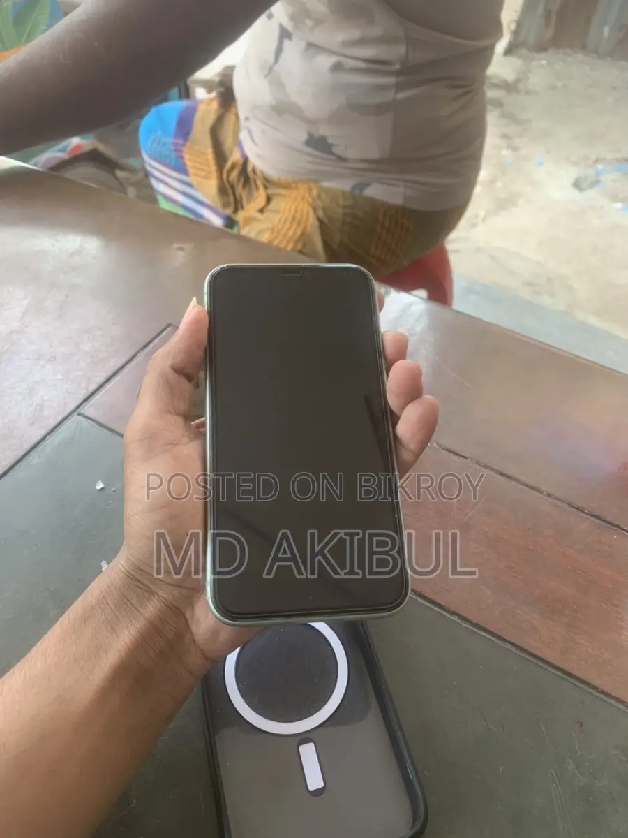 Apple iPhone 11 (Used)