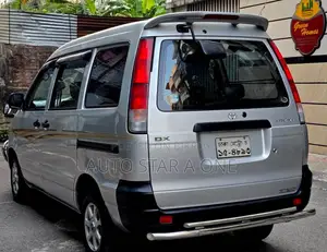 Toyota Noah KR42 5Door Dx Cng 2005