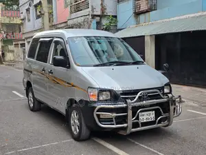 Toyota Noah KR42 5Door Dx Cng 2005