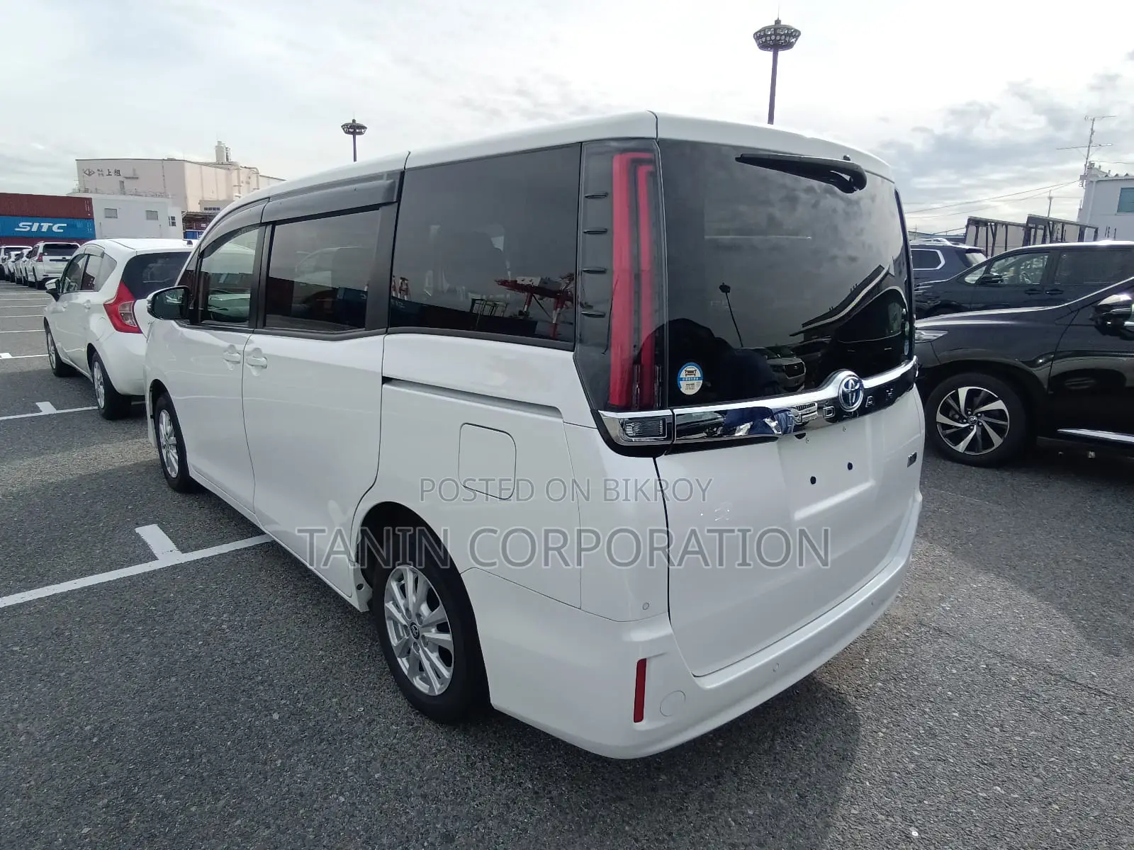 Toyota Noah Hybrid X 4.5 Grade 2020