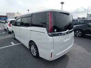 Toyota Noah Hybrid X 4.5 Grade 2020