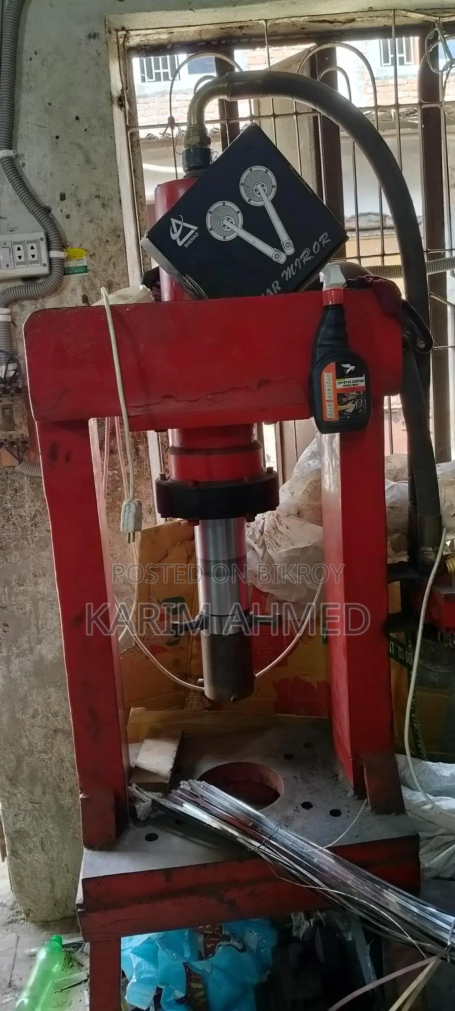 Hydraulic press machine