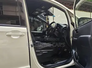 Toyota Noah Wxb 2017