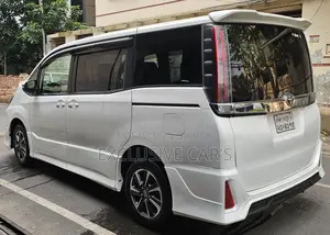 Toyota Noah Wxb 2017
