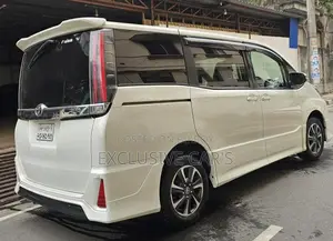 Toyota Noah Wxb 2017