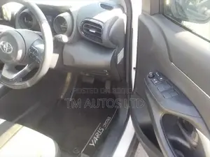 Toyota Yaris Cross G PKG PEARL/BLACK 2021