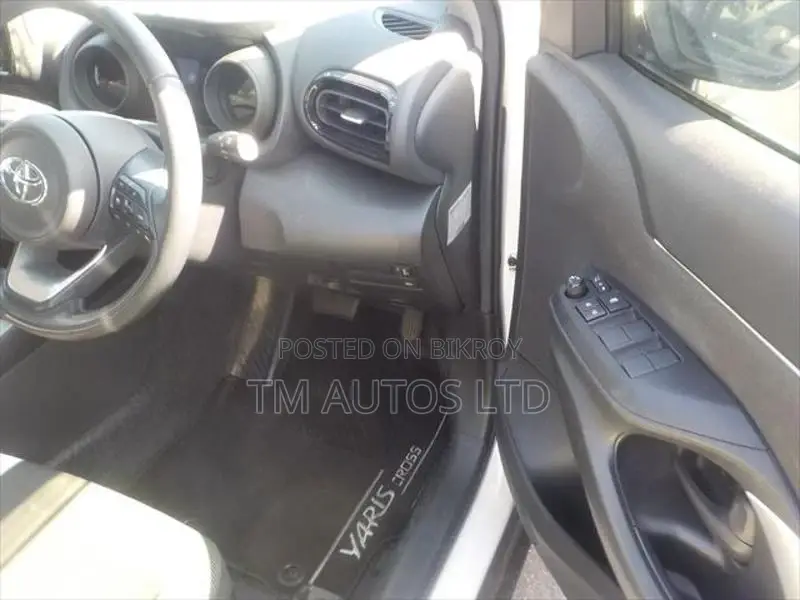 Toyota Yaris Cross G PKG PEARL/BLACK 2021