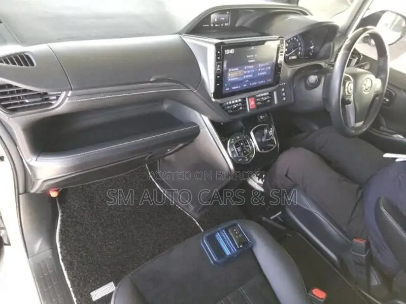 Toyota Esquire Hybrid Gi Premium 2021