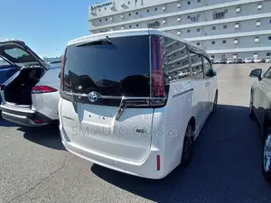 Toyota Esquire Hybrid Gi Premium 2021