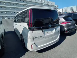 Toyota Esquire Hybrid Gi Premium 2021