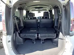 Toyota Esquire Hybrid Gi Premium 2021