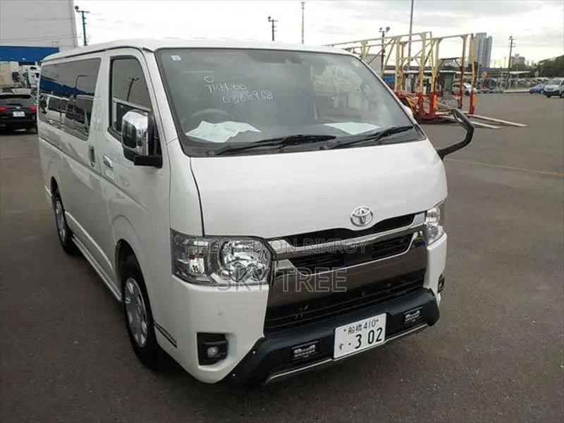 Toyota Hiace Super GL Dark Prime 2022