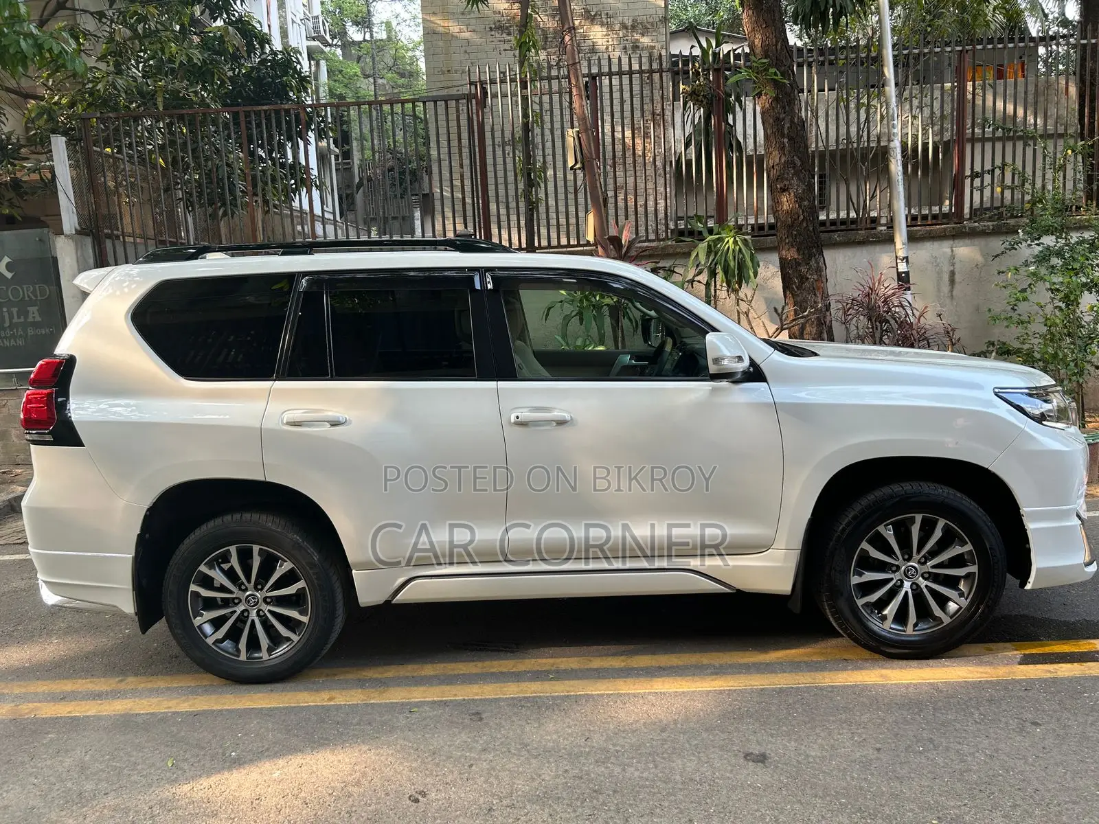 Toyota Land Cruiser Prado 2021 Pearl