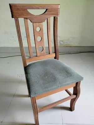 জরুরী ভিত্তিতে একটি ডাইনিং টেবিল বিক্রয় করা হবে।