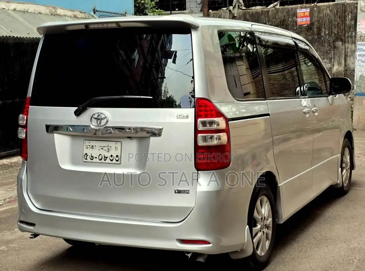 Toyota Noah Si Octane Push 2009