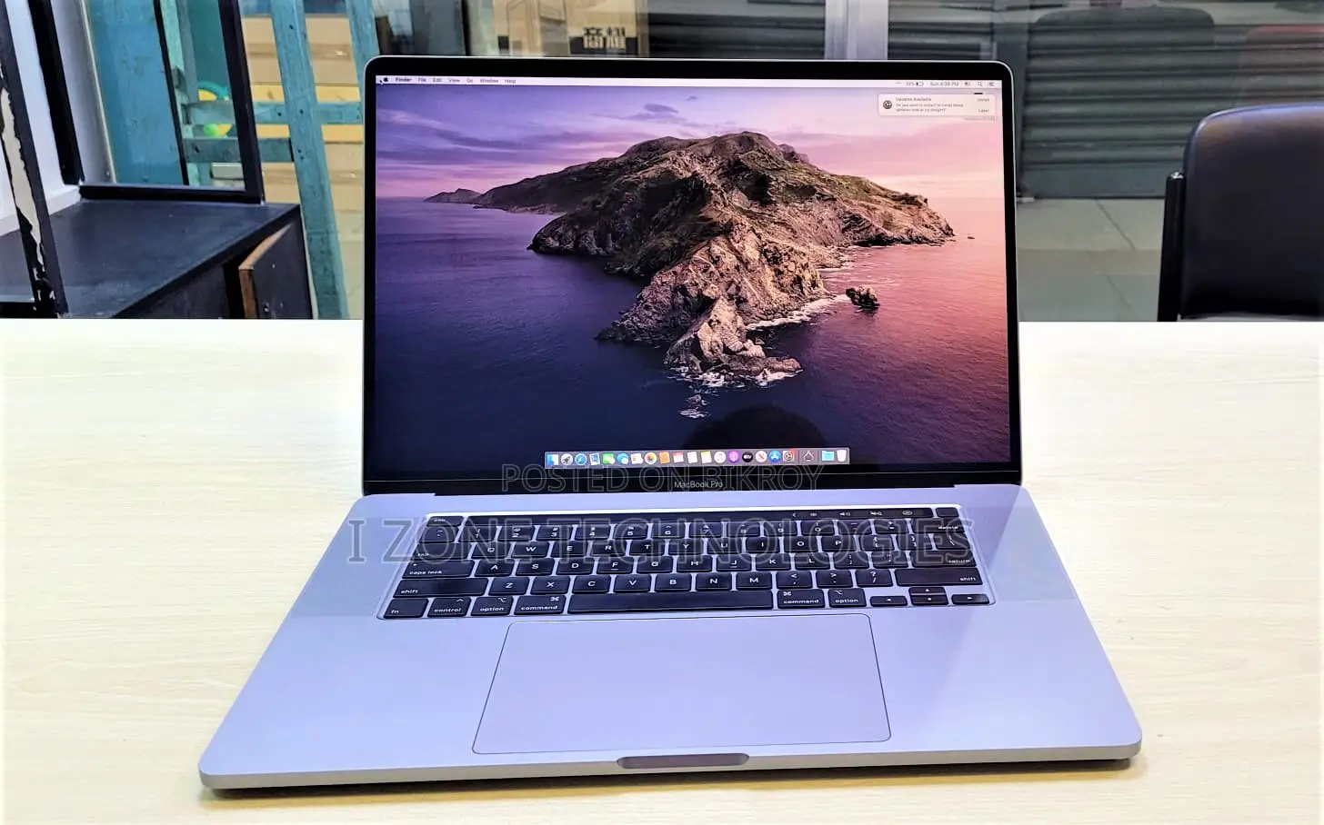 Apple MacBook Pro 16", i7 16GB Ram 512GB SSD Radeon 4GB Graphic Touch Bar