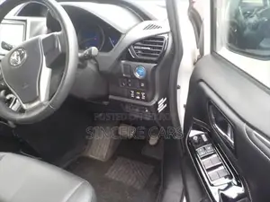 Toyota Esquire GI PKG HYB 2021