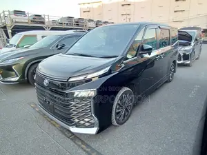 Toyota Voxy Hybrid S-Z 2023