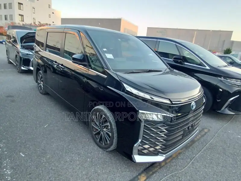 Toyota Voxy Hybrid S-Z 2023