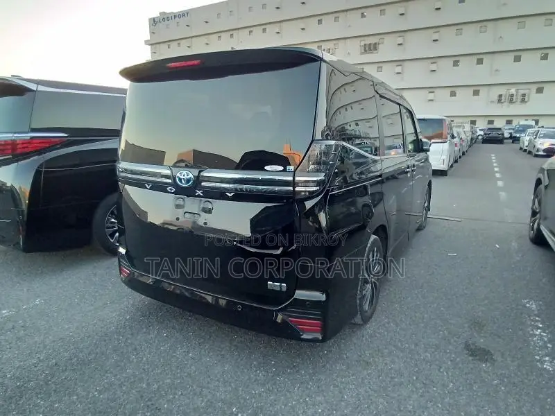 Toyota Voxy Hybrid S-Z 2023