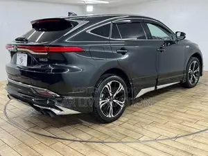 Toyota Harrier PHEV G 2022