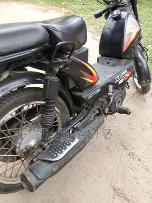 TVS XL 100 . 2023
