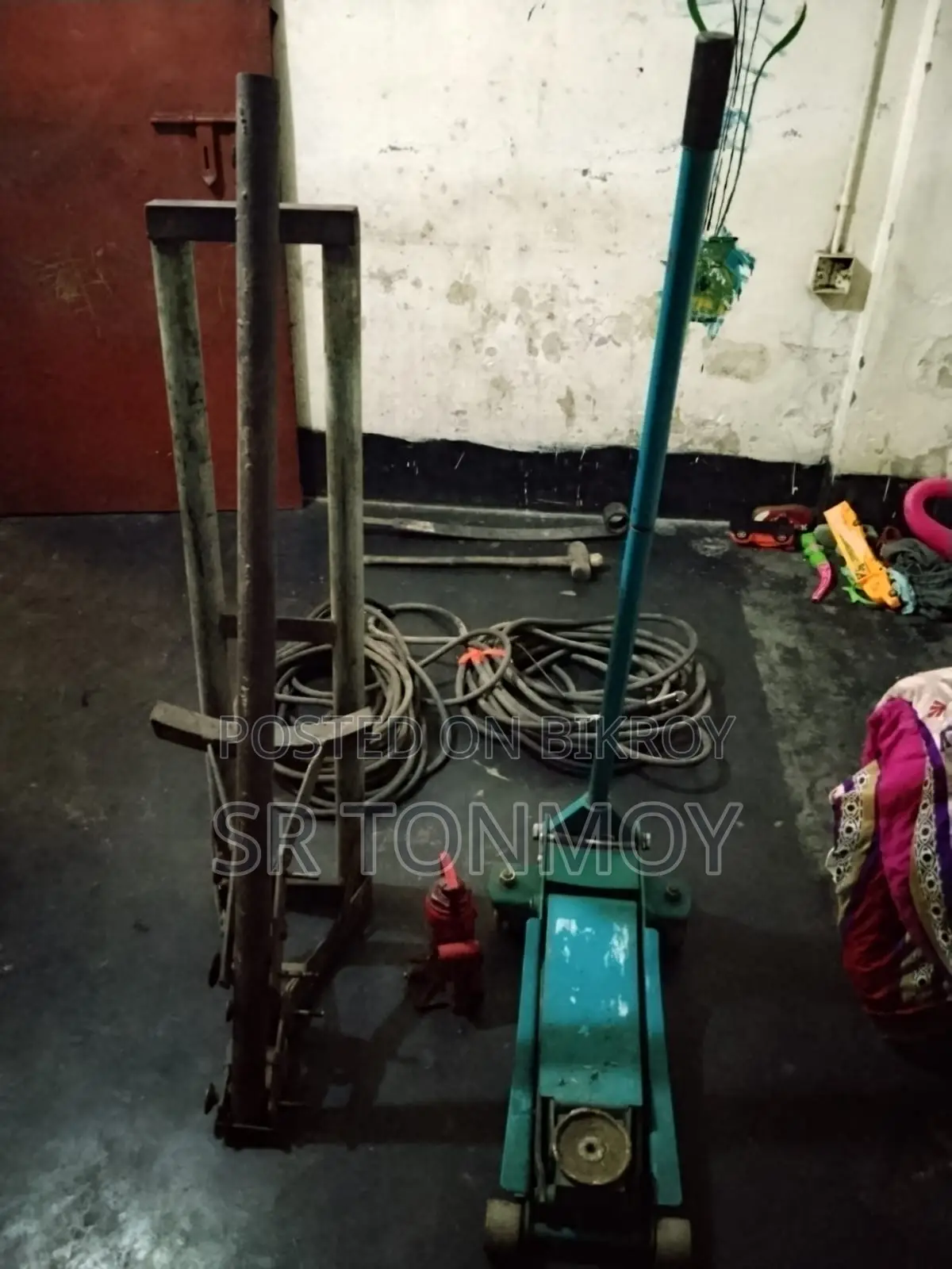 টায়ার রিপিয়ারিং এন্ড ভল্কাইজিং এর কমপ্লিট মেশিন সেট বিক্রয় করা হবে।
