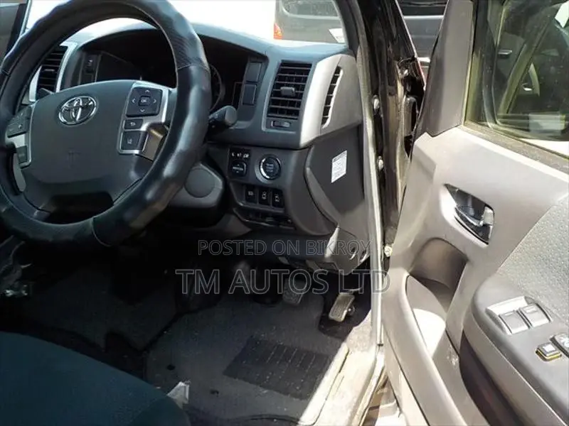 Toyota Hiace SUPER GL 4.0 BLACK 2022