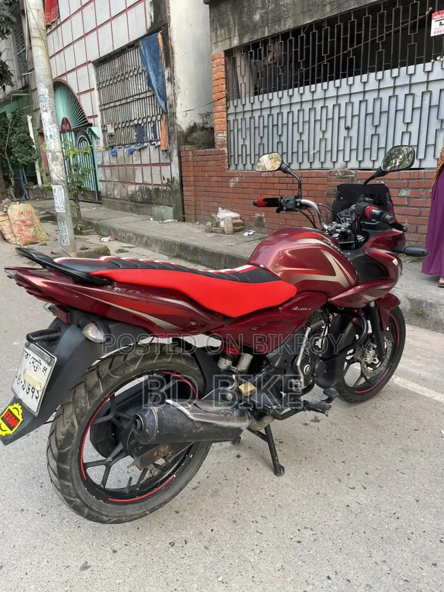 Bajaj Discover F-150 2016