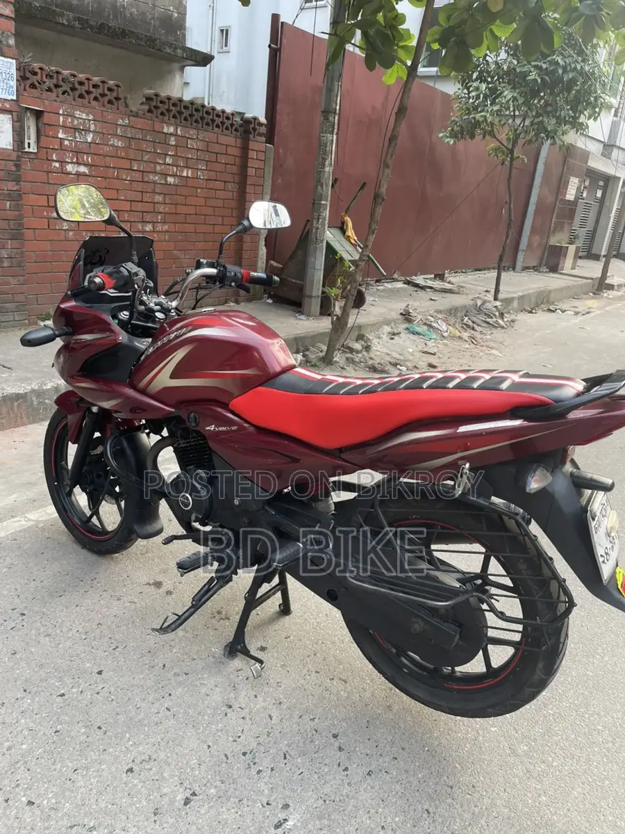 Bajaj Discover F-150 2016