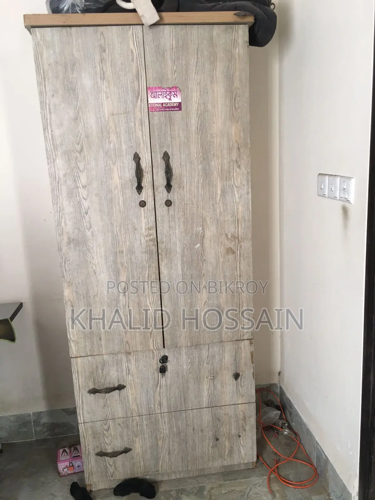 পারটেক্স এর একটা আলমারি বিক্রি করা হবে