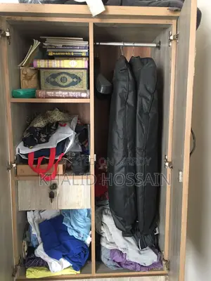 পারটেক্স এর একটা আলমারি বিক্রি করা হবে