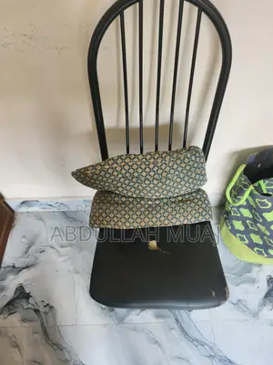 টেবিল চেয়ার