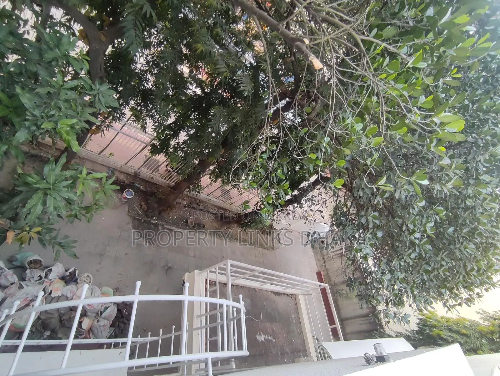 আবাসিক বা অফিসিয়াল ব্যবহারের জন্য স্বতন্ত্র বাড়ি