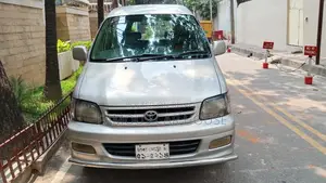 Toyota Noah SR 50 Dual AC 2000