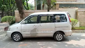 Toyota Noah SR 50 Dual AC 2000